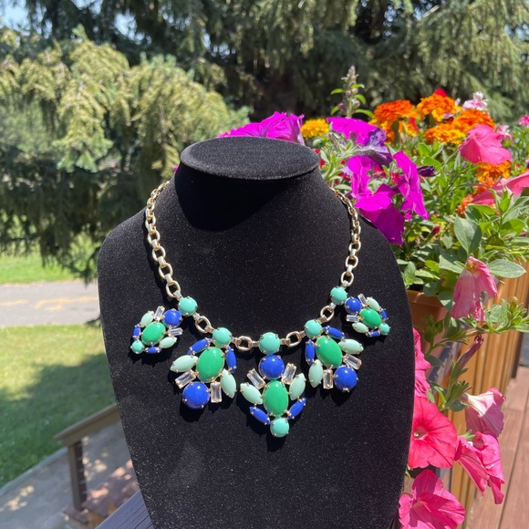 Stella & Dot summer fun statement piece. - Picture 2 of 5